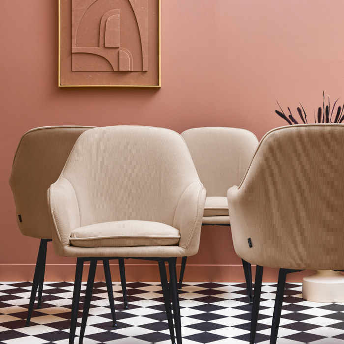 Lot de 4 fauteuils en velours côtelé beige et pieds en métal noir mat. L 57 x P 59 x H 84.5cm