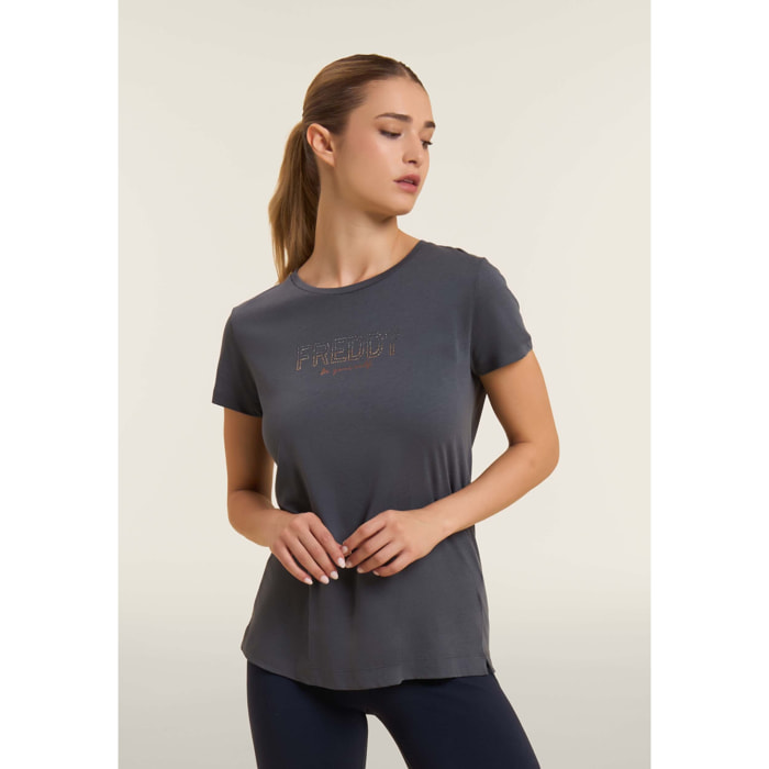T-shirt donna con mini spacchi laterali e logo in strass