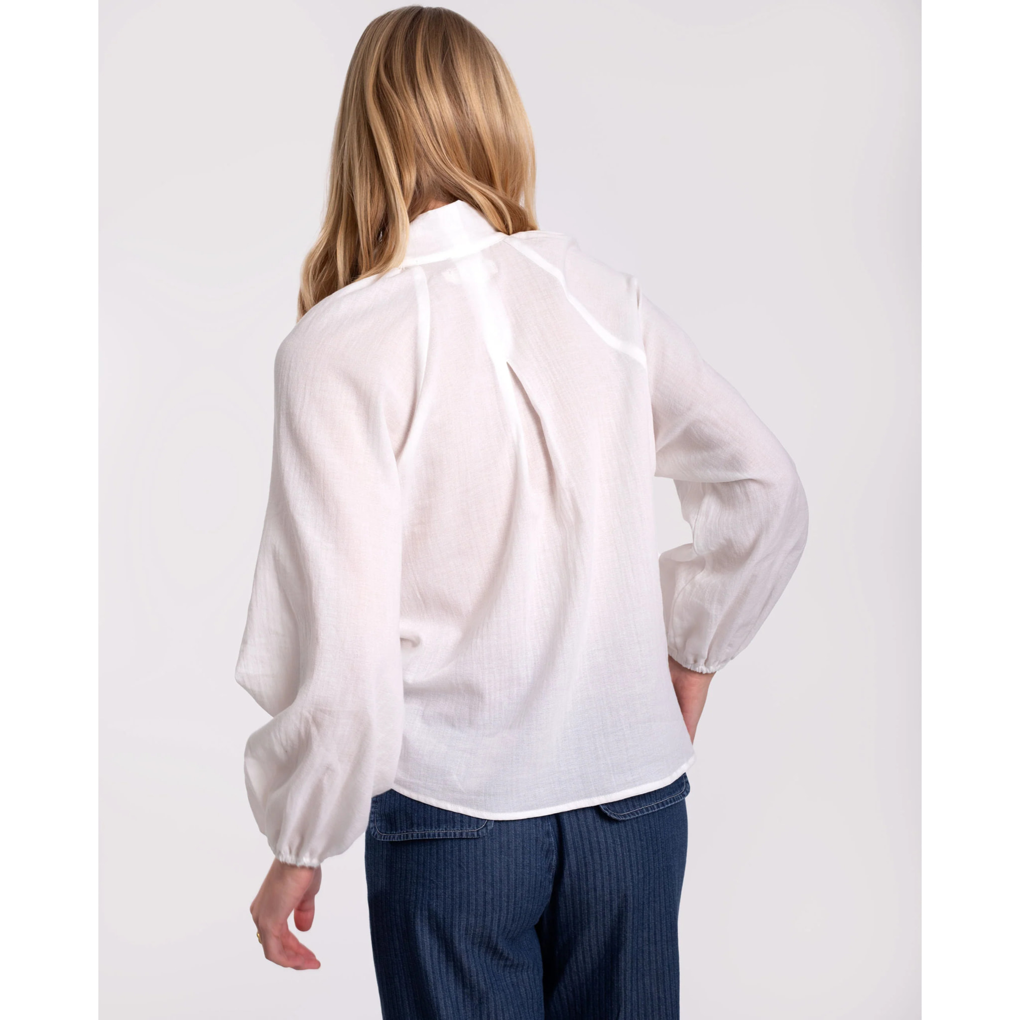 Blusa de manga larga con lazada