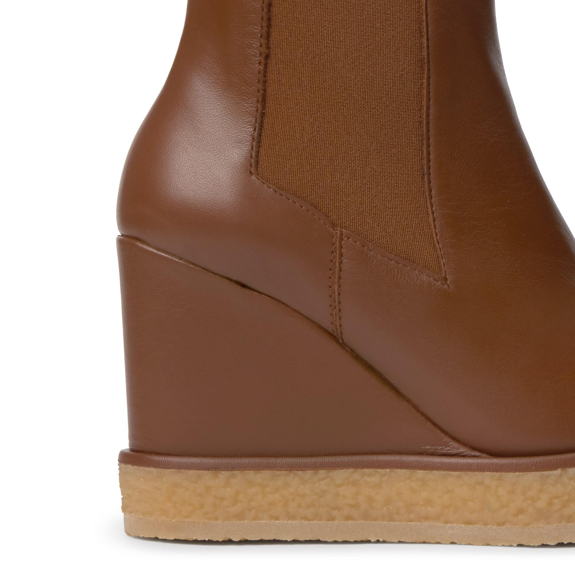 Botín de cuña Bambola en napa con cierre elástico