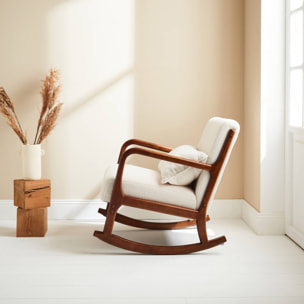 Fauteuil à bascule design en bois et tissu. bouclettes blanches. structure hévéa teinté noyer foncé