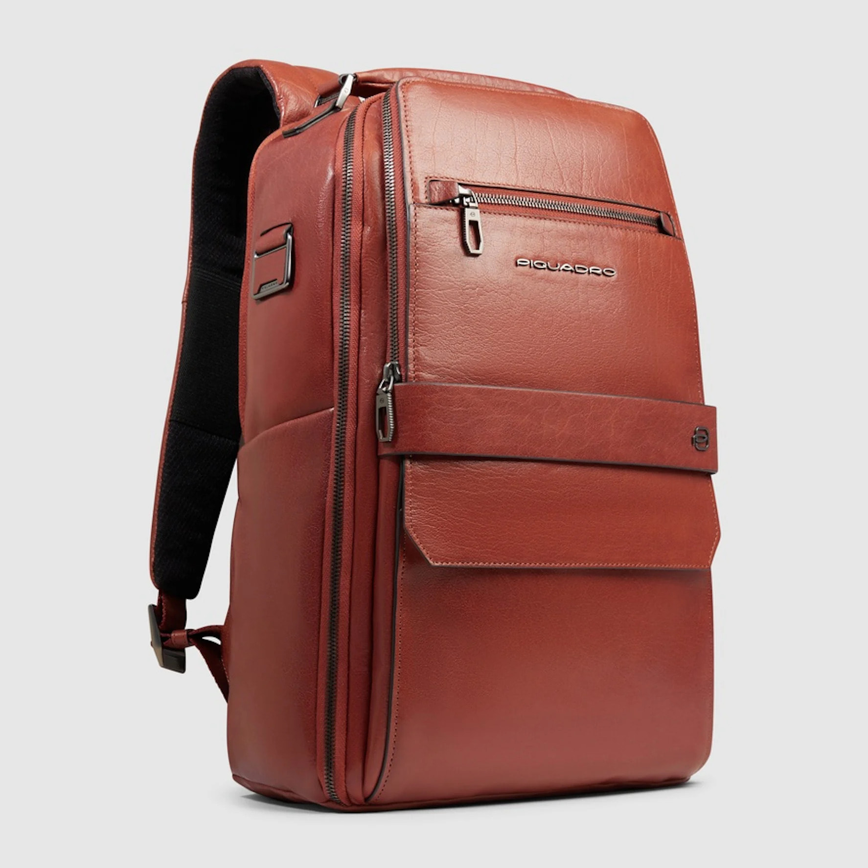 Piquadro Zaino da viaggio in pelle porta pc e iPad® con protezioni antiurto e RFID