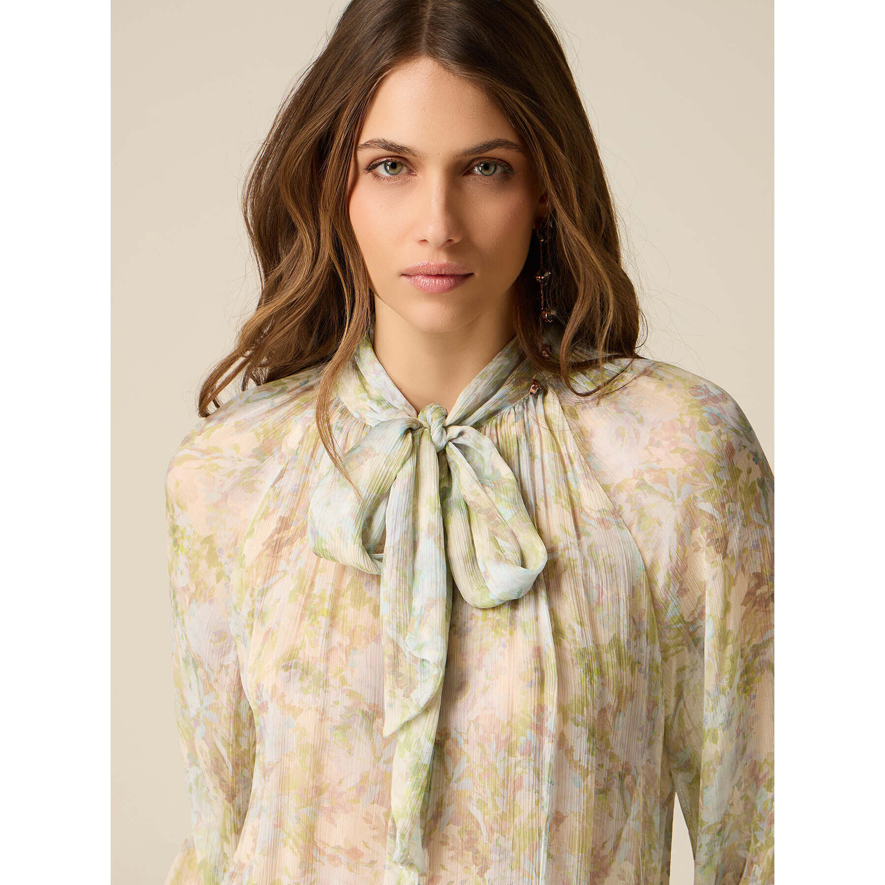 Oltre - Blusa in viscosa plissé con fiocco - Azzurro