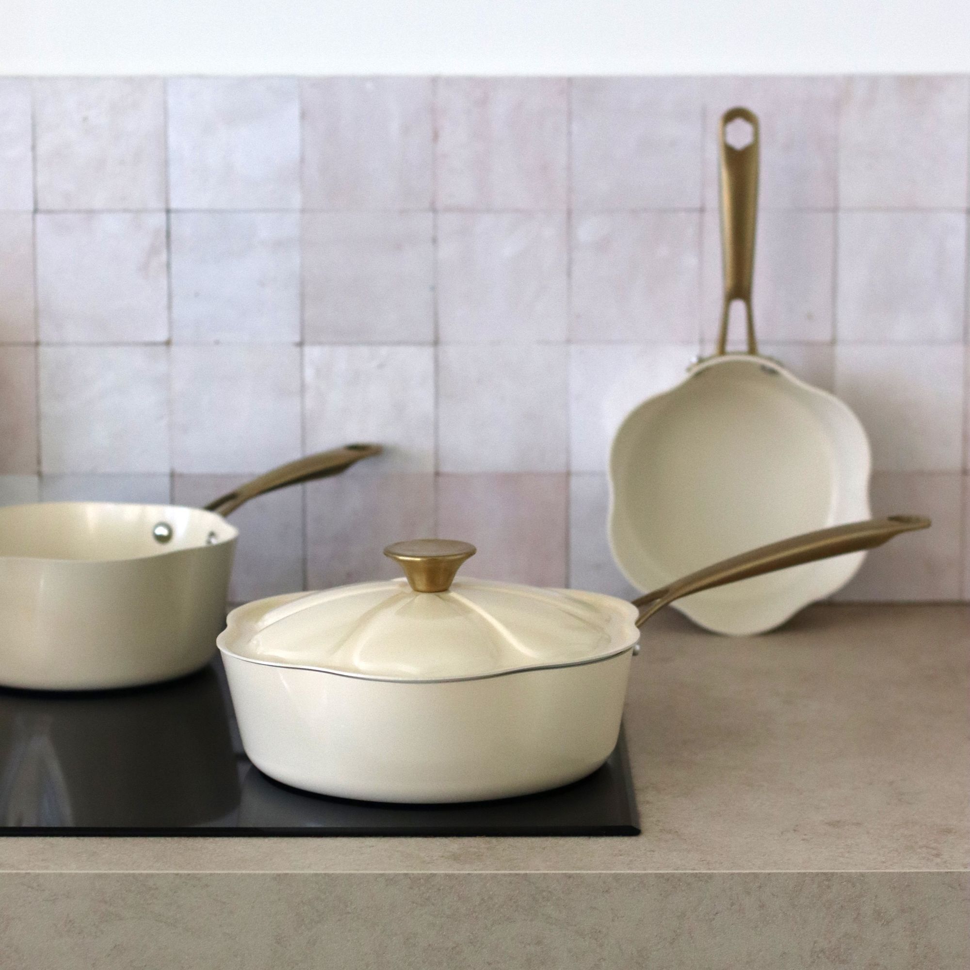 Sauteuse en aluminium recyclé beige 24cm en forme de fleur DAHLIA