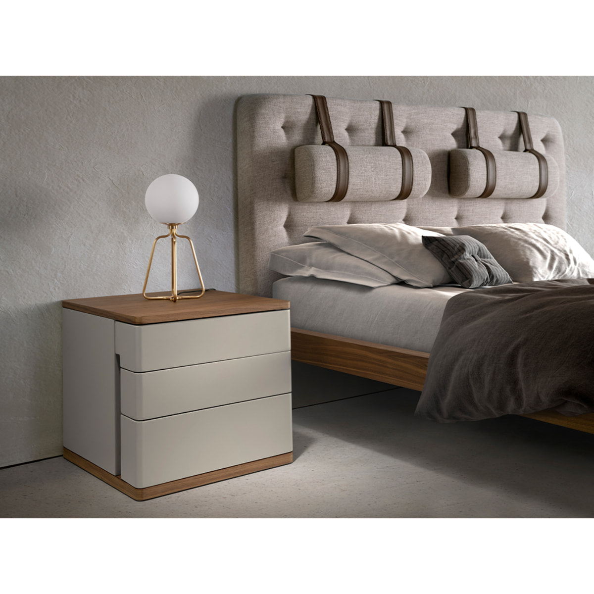 Mesita de noche con estructura de madera de MDF en gris y una base de madera chapada en nogal 46x46x45cm