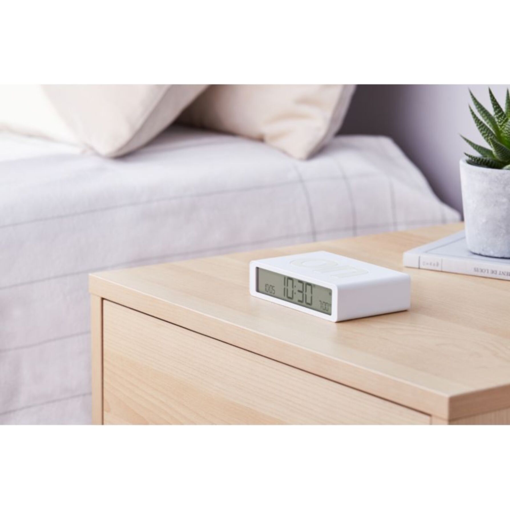 Réveil LEXON Flip Classic Rechargeable en USB-C Blanc