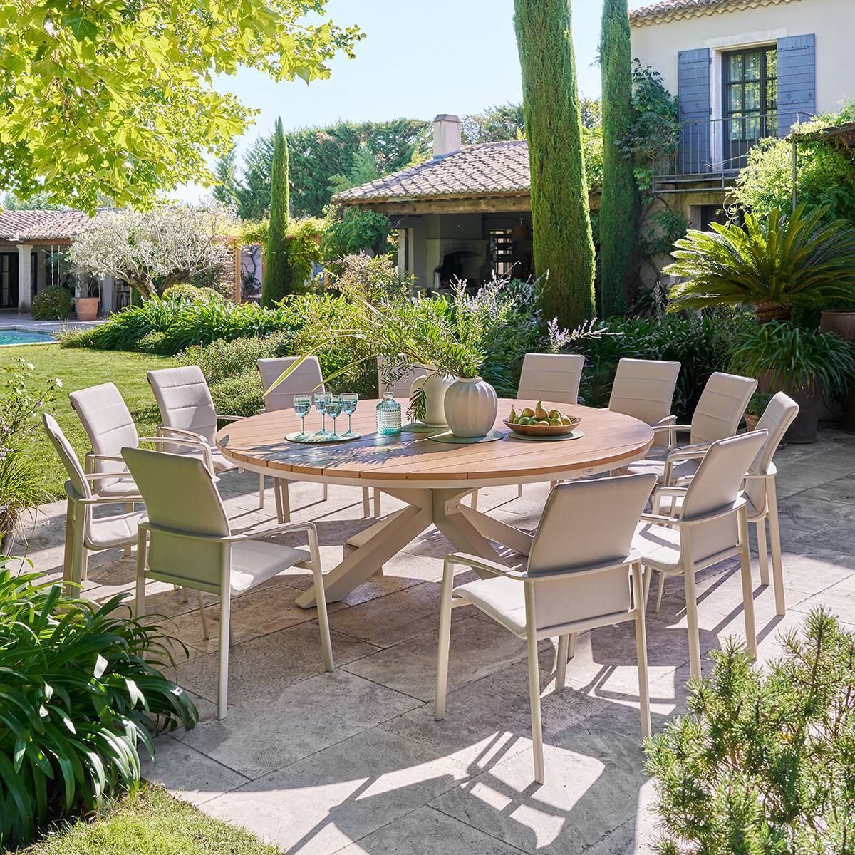 Table de jardin 12 places Oraclion marron ronde