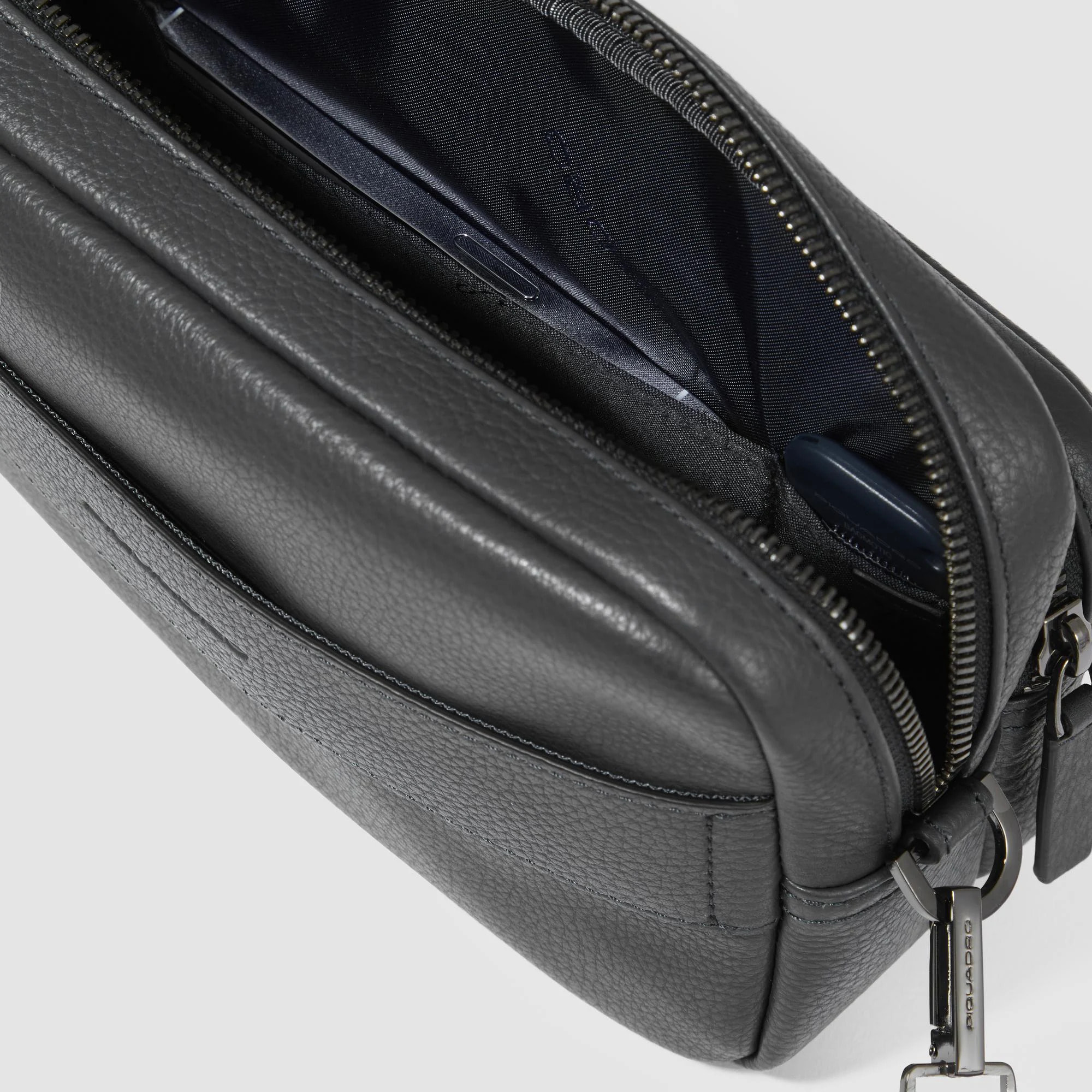 Piquadro Tracolla crossbody modello personal case in pelle con tasca per CONNEQU