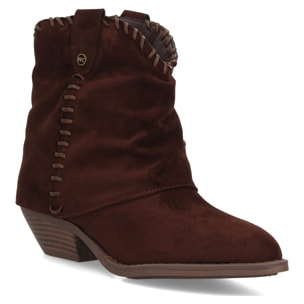 Botines cowboy con costuras decorativas