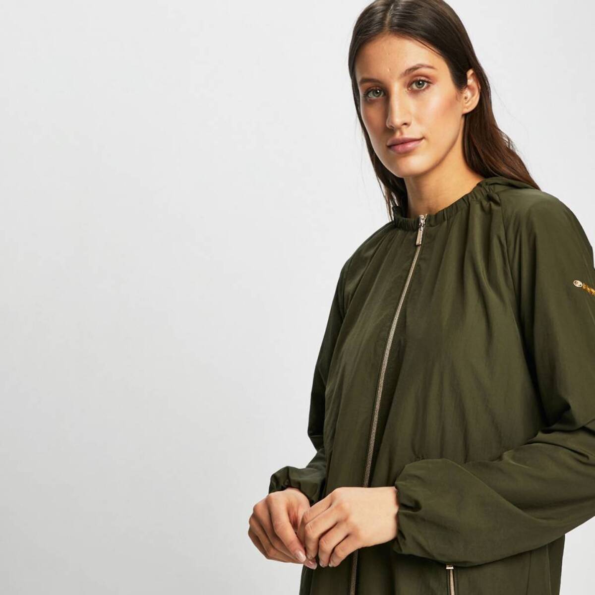 Gabardina Mujer de la marca GEOX  modelo W9221Z T2557 VERDE