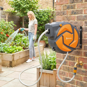 Enrollador de Manguera para Jardín 10+1 m con Boquilla de 7 Funciones, Carrete de Manguera de Jardín de Pared, Giratorio 180°, con Retorno Enrollado Automático, Gris Oscuro y Naranja