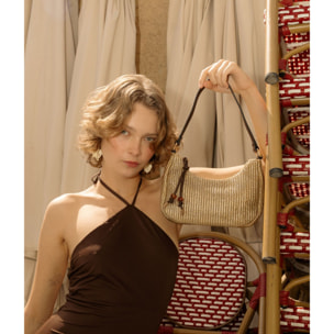 Bolso de hombro dorado en rafia