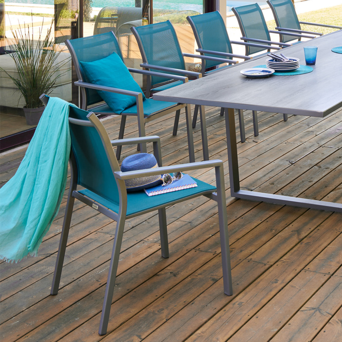 Fauteuil de jardin empilable "Essentia" bleu canard & graphite en aluminium traité epoxy