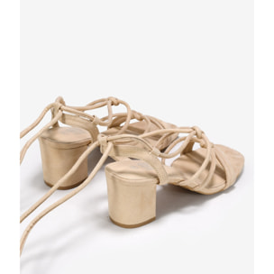 Sandalias beige con tacón ancho