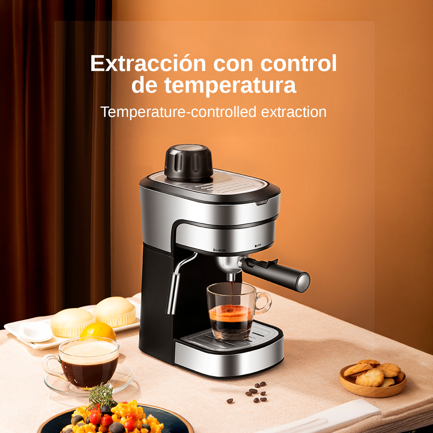 Cafetera espresso de 800 W y 3.5 bar de presión con capacidad de 240 ml. Incluye jarra de cristal con marcas de medida y varilla de vapor.