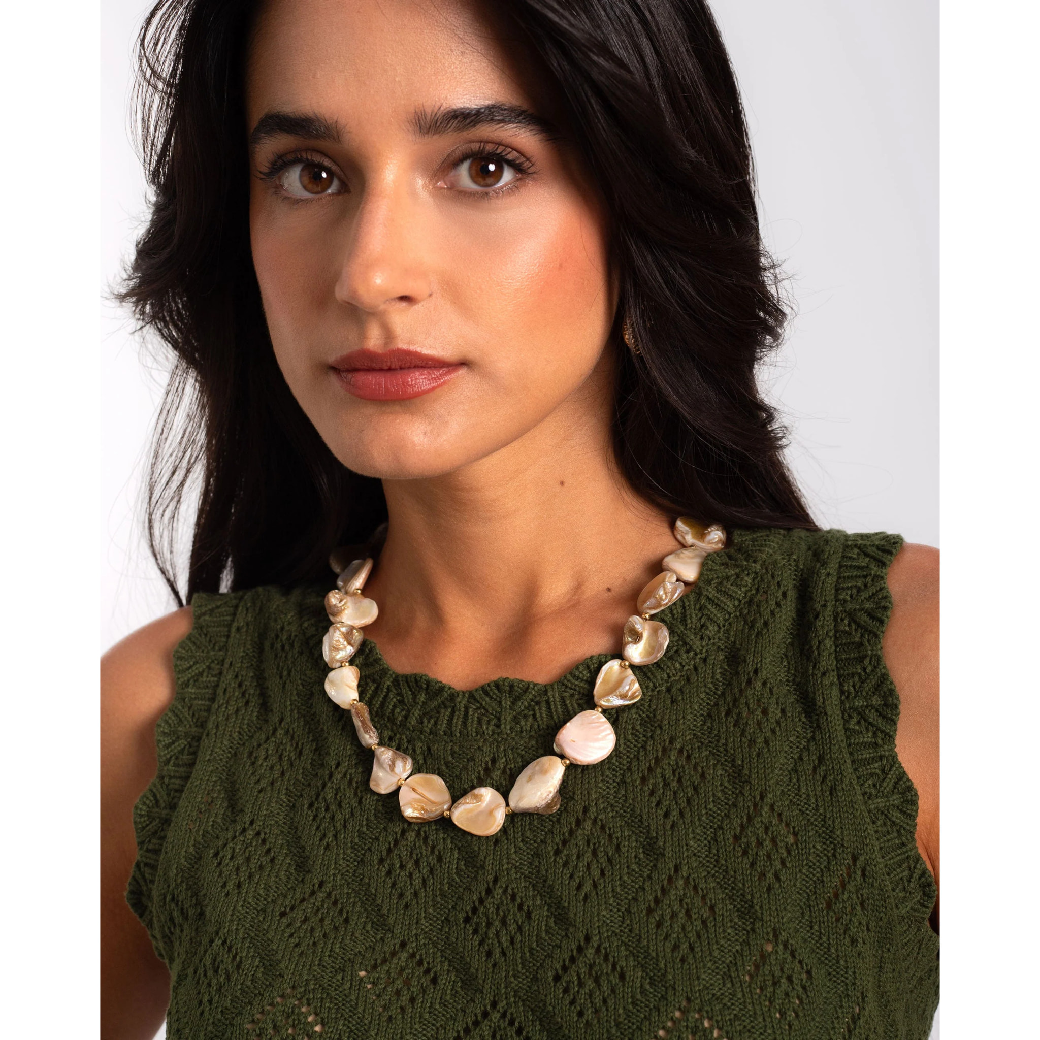 Collar con conchas de nácar natural