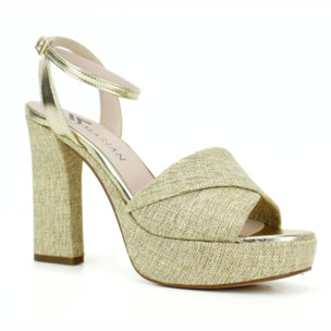 Sandalia plataforma en lino beige. Tacón 9 cm