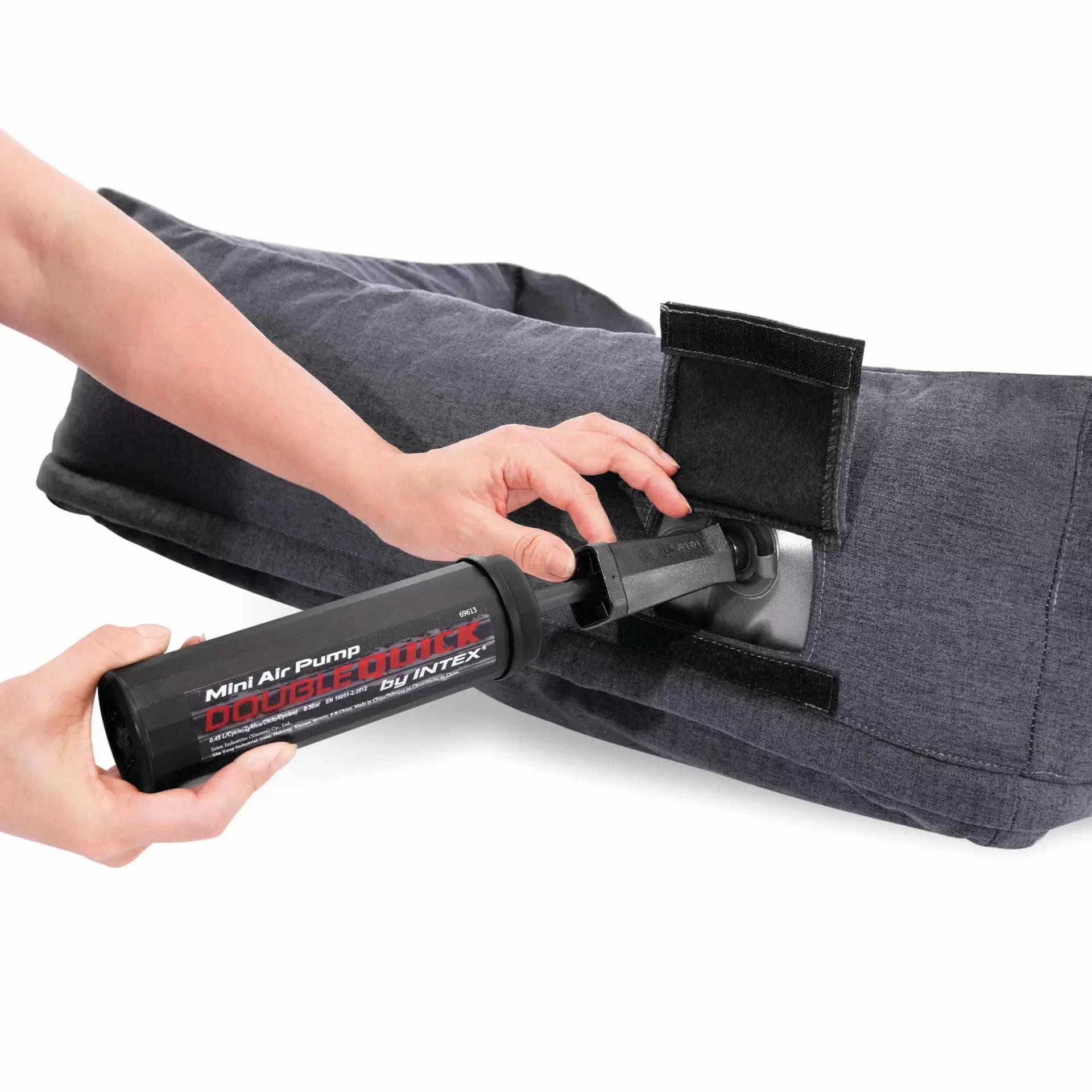 Intex 48702NP - Cuccia Gonfiabile per Cani, con Mini Pompa Manuale, 97x74x23 cm, Peso Massimo 22,7 kg