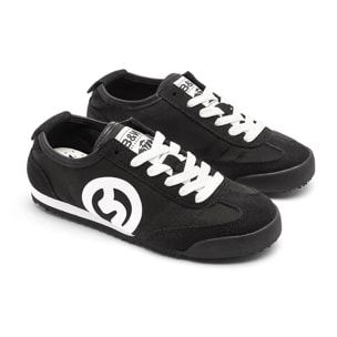 Sneakers nere con dettagli in pelle scamosciata
