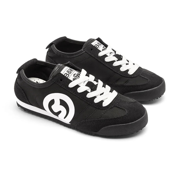 Sneakers nere con dettagli in pelle scamosciata