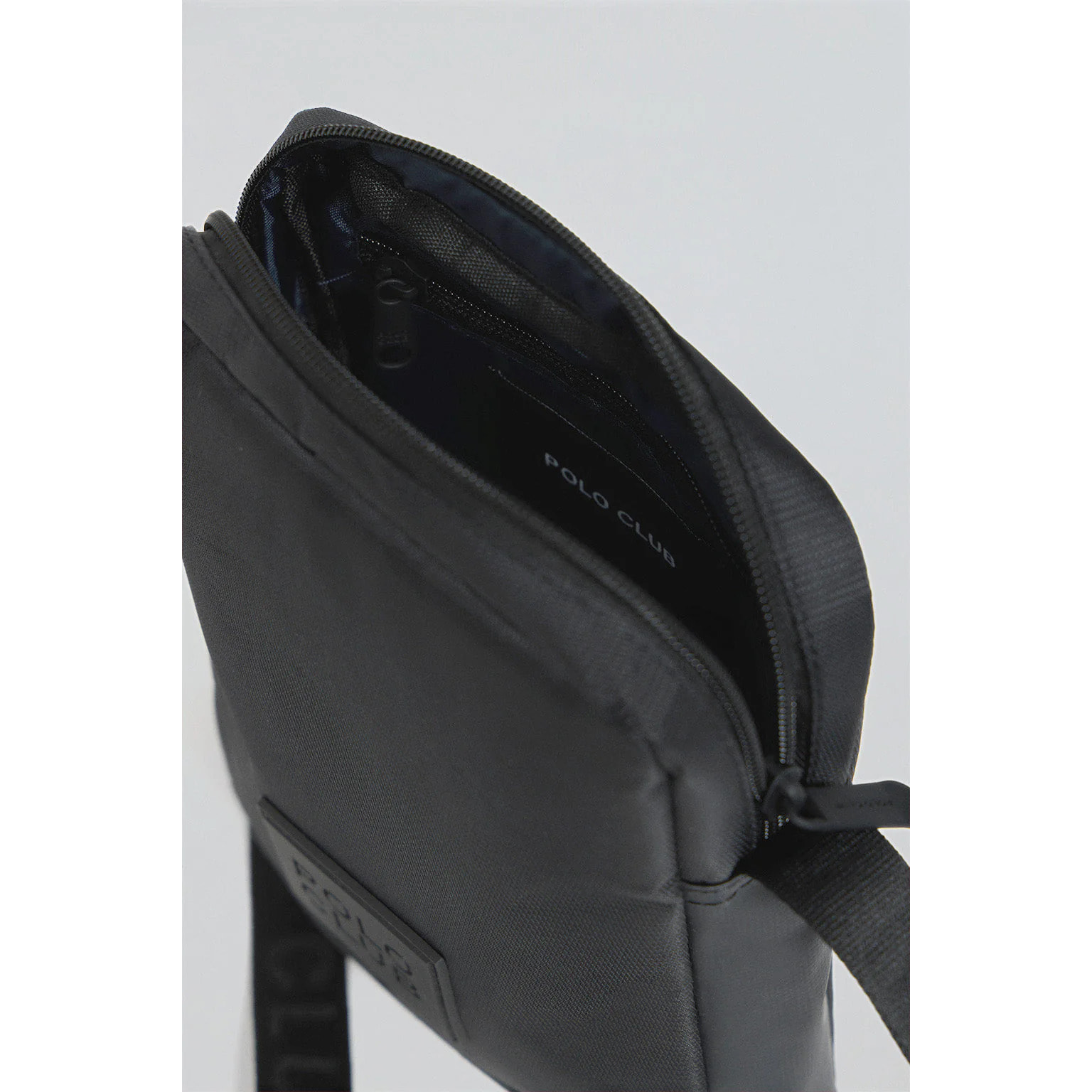 Bolso bandolera negra Riverdale con parche engomado Polo Club