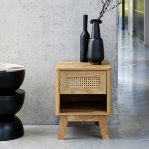 Table de chevet avec 1 tiroir et 1 niche effet bois et cannage. pieds eucalyptus