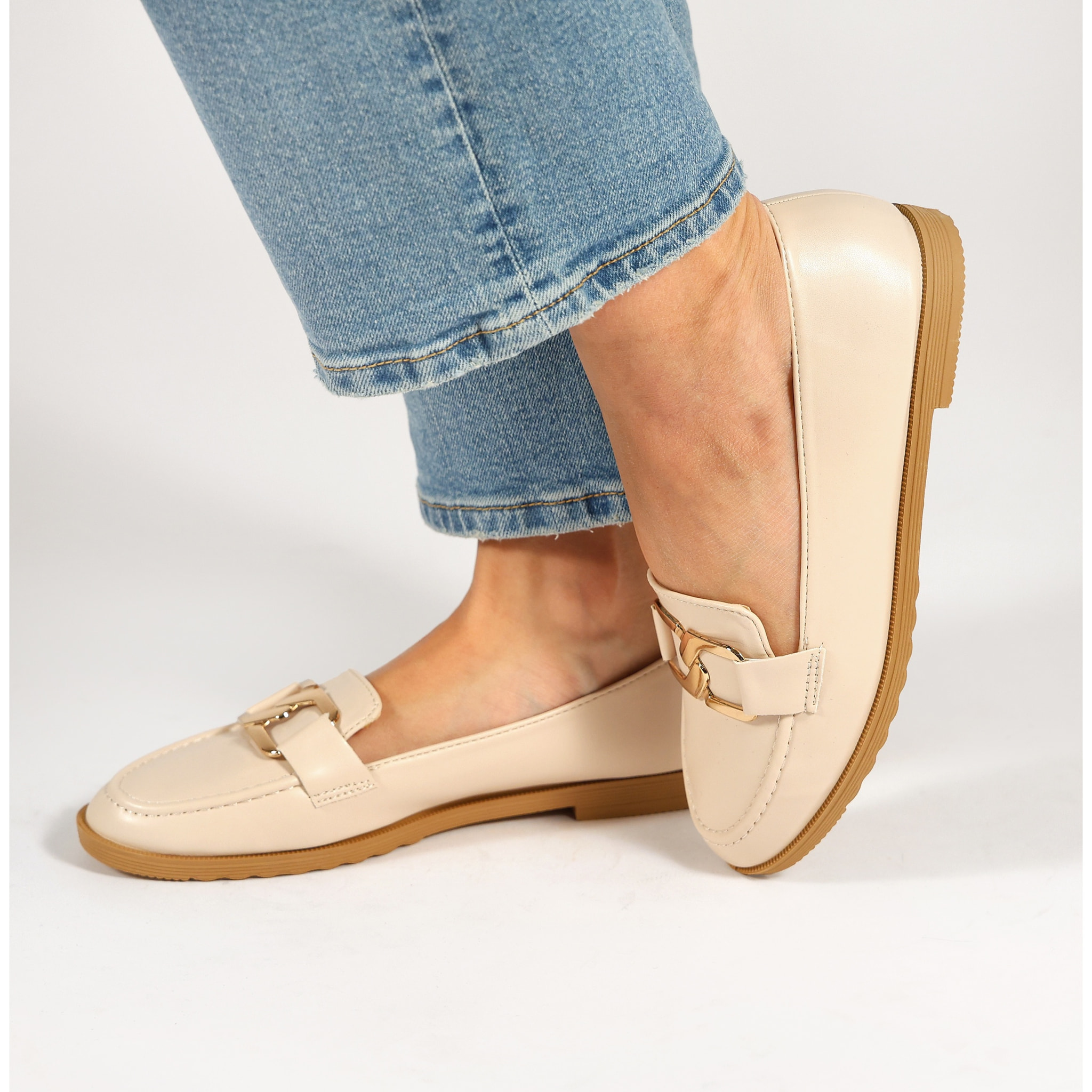 Mocassini in simil pelle con applicazione color oro