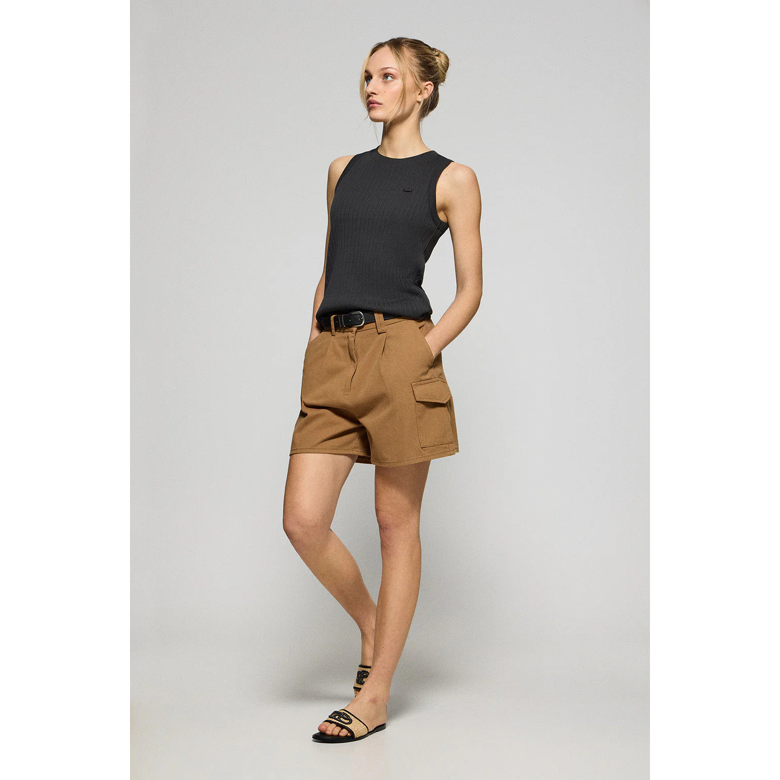 Camiseta top Tamika negra acanalada con detalle de botón nacarado Polo Club