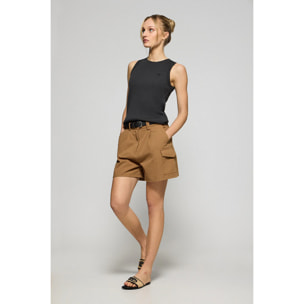 Camiseta top Tamika negra acanalada con detalle de botón nacarado Polo Club