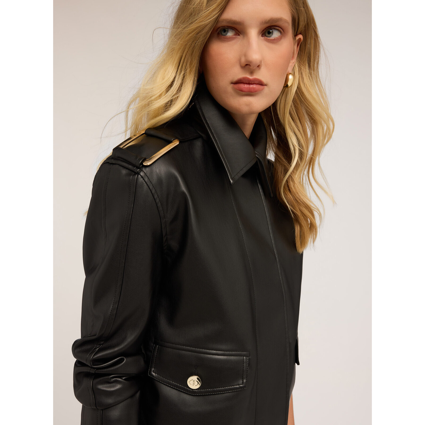 Motivi - Chaqueta con hebillas en los hombros - Negro