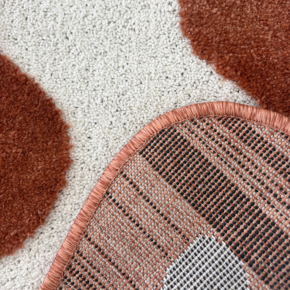 PANTONE - Tapis terracotta à bords festonnés TERRA DEL SOL