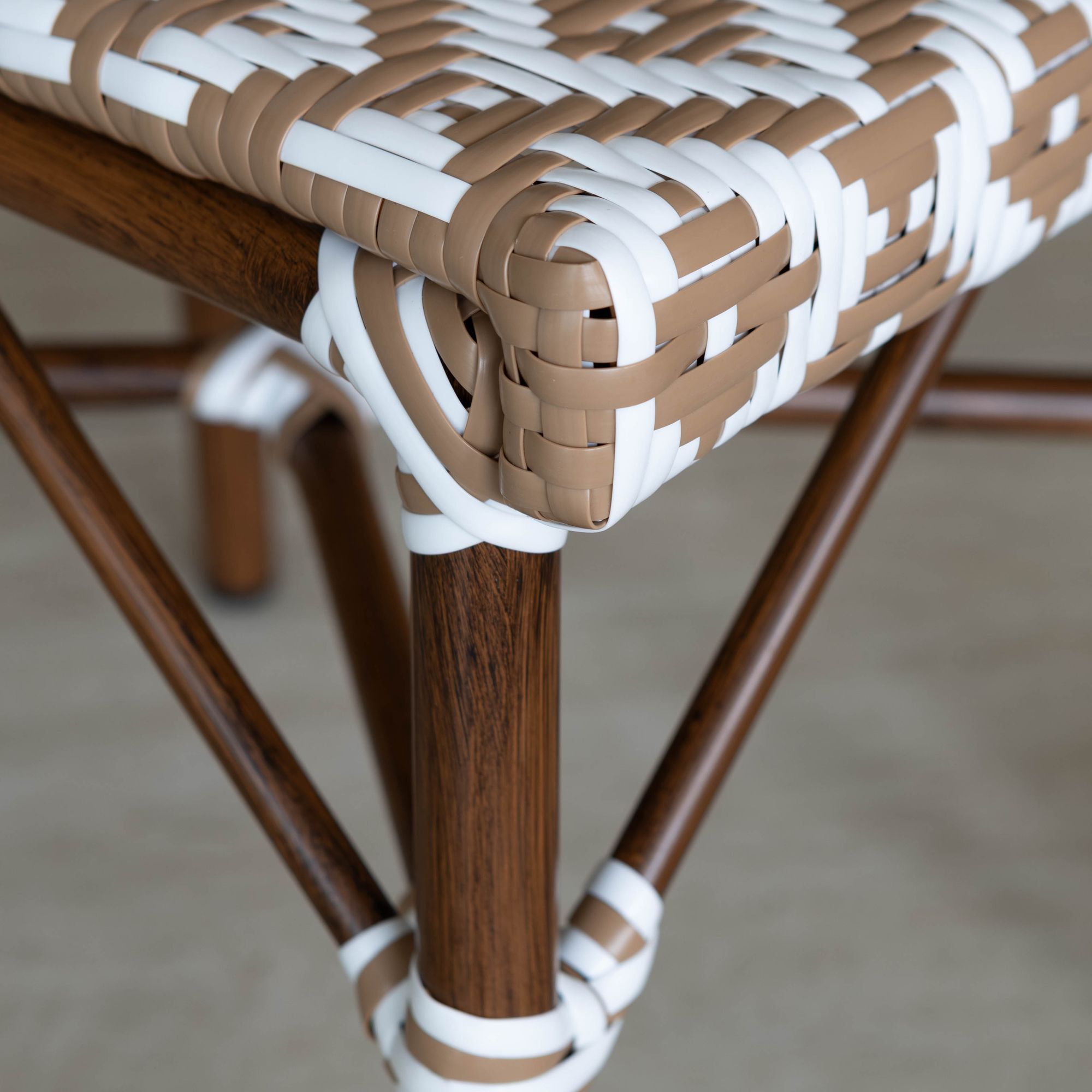 Lot de 2 chaises extérieures en textilène et effet rotin tressé beige SCALA