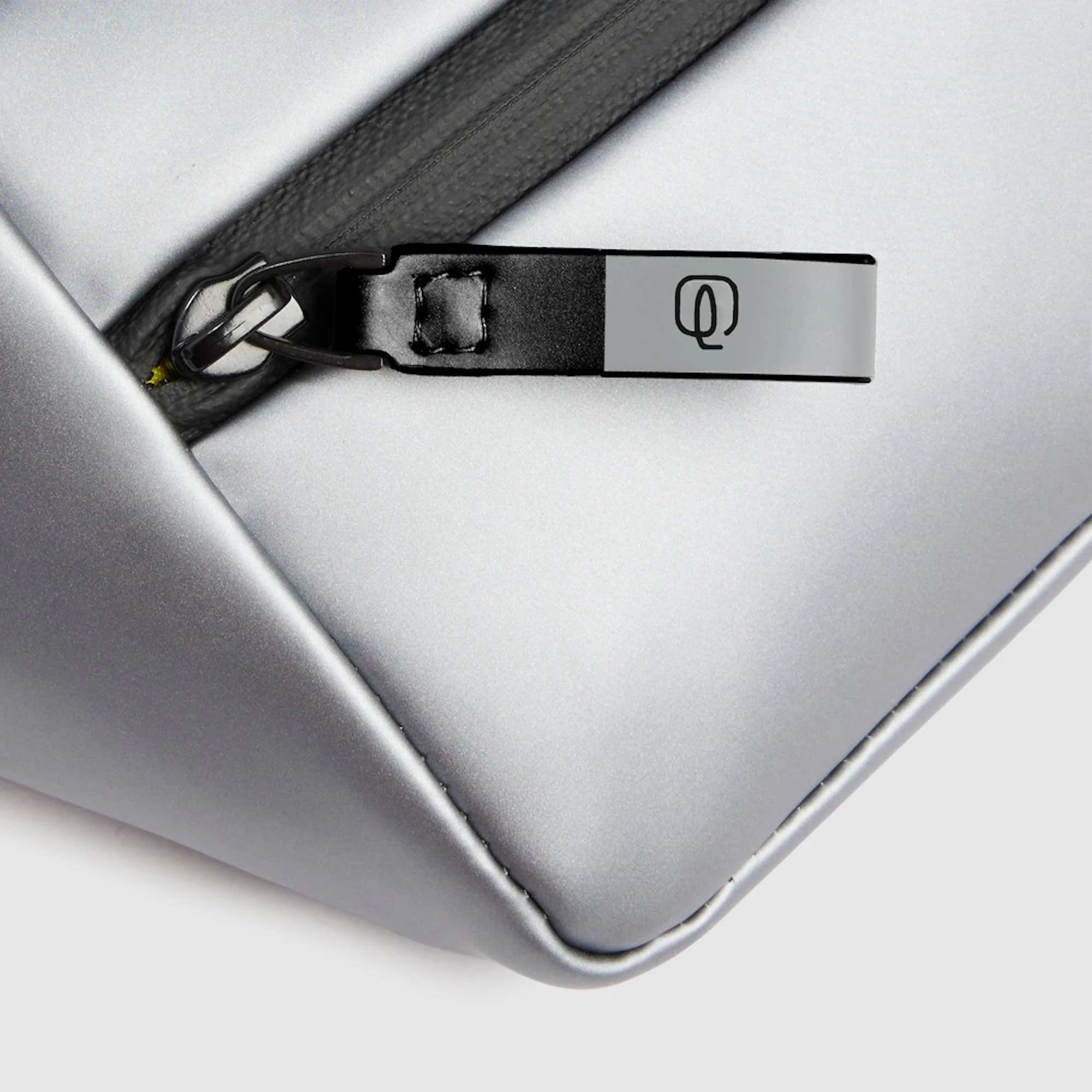 Piquadro Marsupio in tessuto gommato resistente all'acqua con tasca per AirPods® e protezione RFID