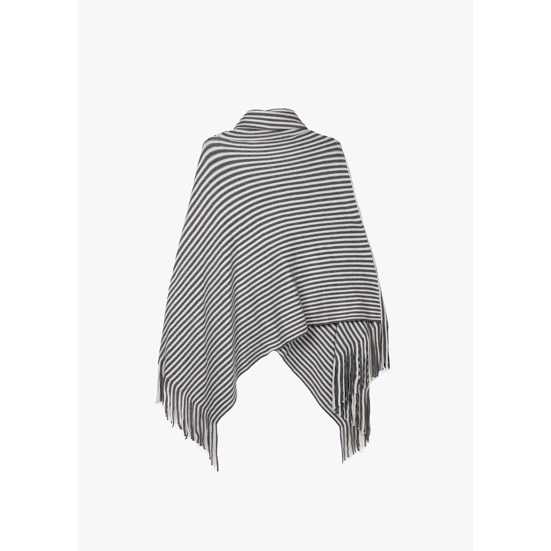 Poncho a righe in maglia con collo alto