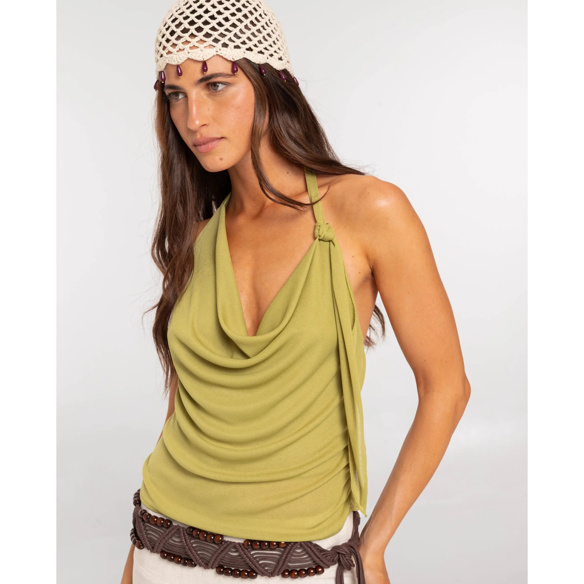 Top de mujer con escote drapeado y lazada