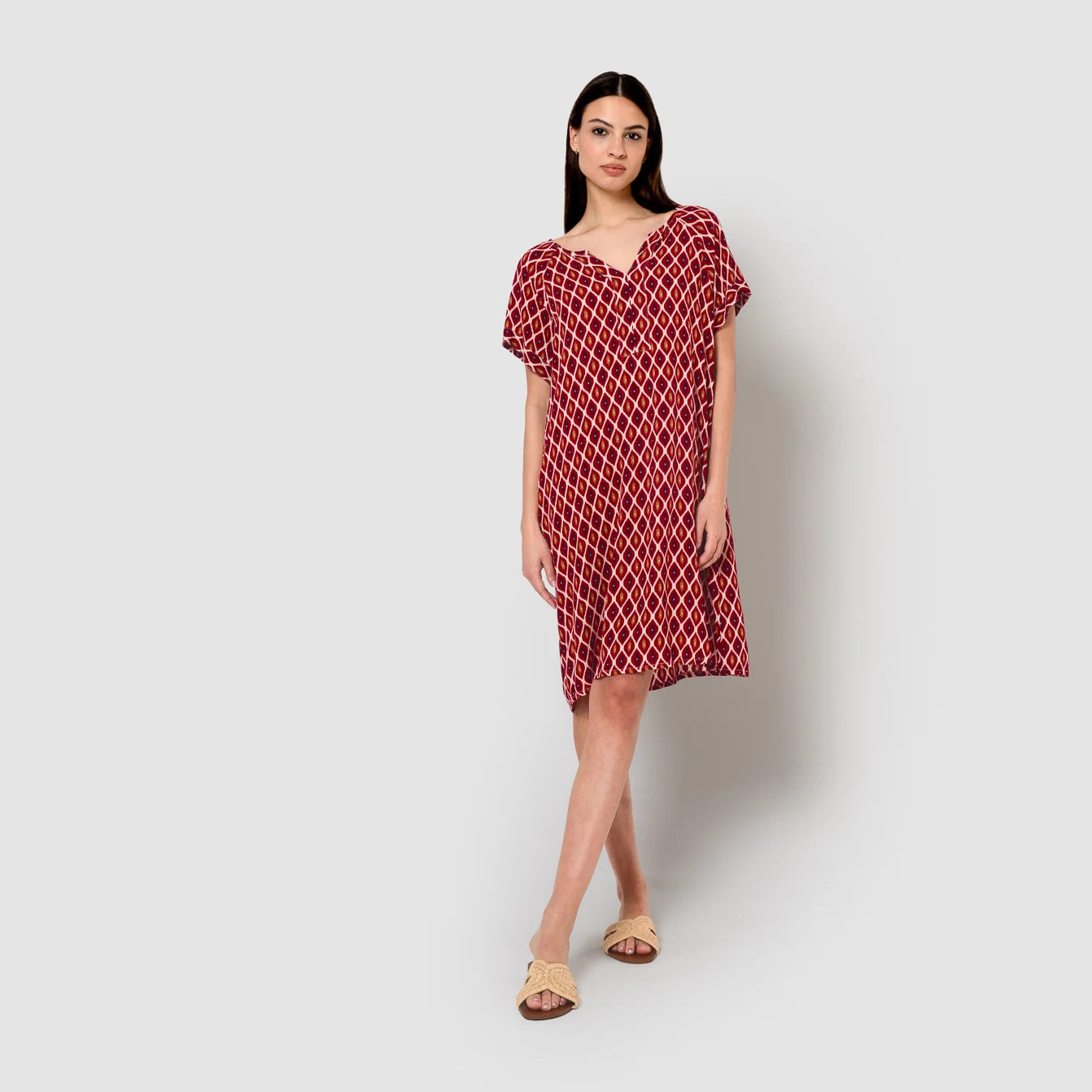 Vestido corto bambula detalles plisados cartagena burdeos