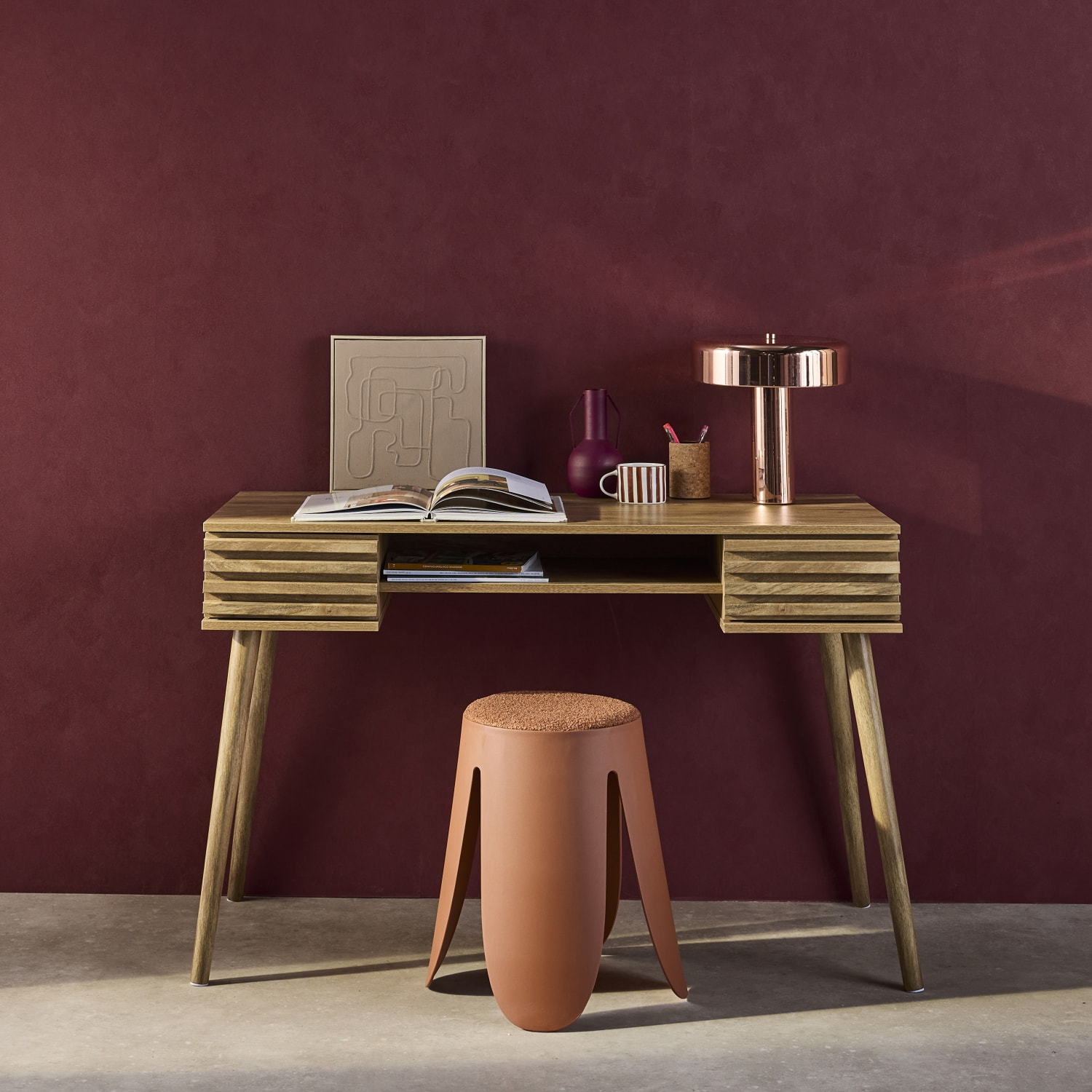 Bureau effet bois 2 tiroirs MADERE naturel. 1 casier. façade rainurées. 120 x 55 x 76.5 cm