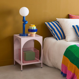 Table de chevet. table d'appoint en acier rose