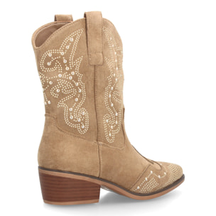 Botín cowboy mujer caña media con tachuelas decorativas y tacón bajo
