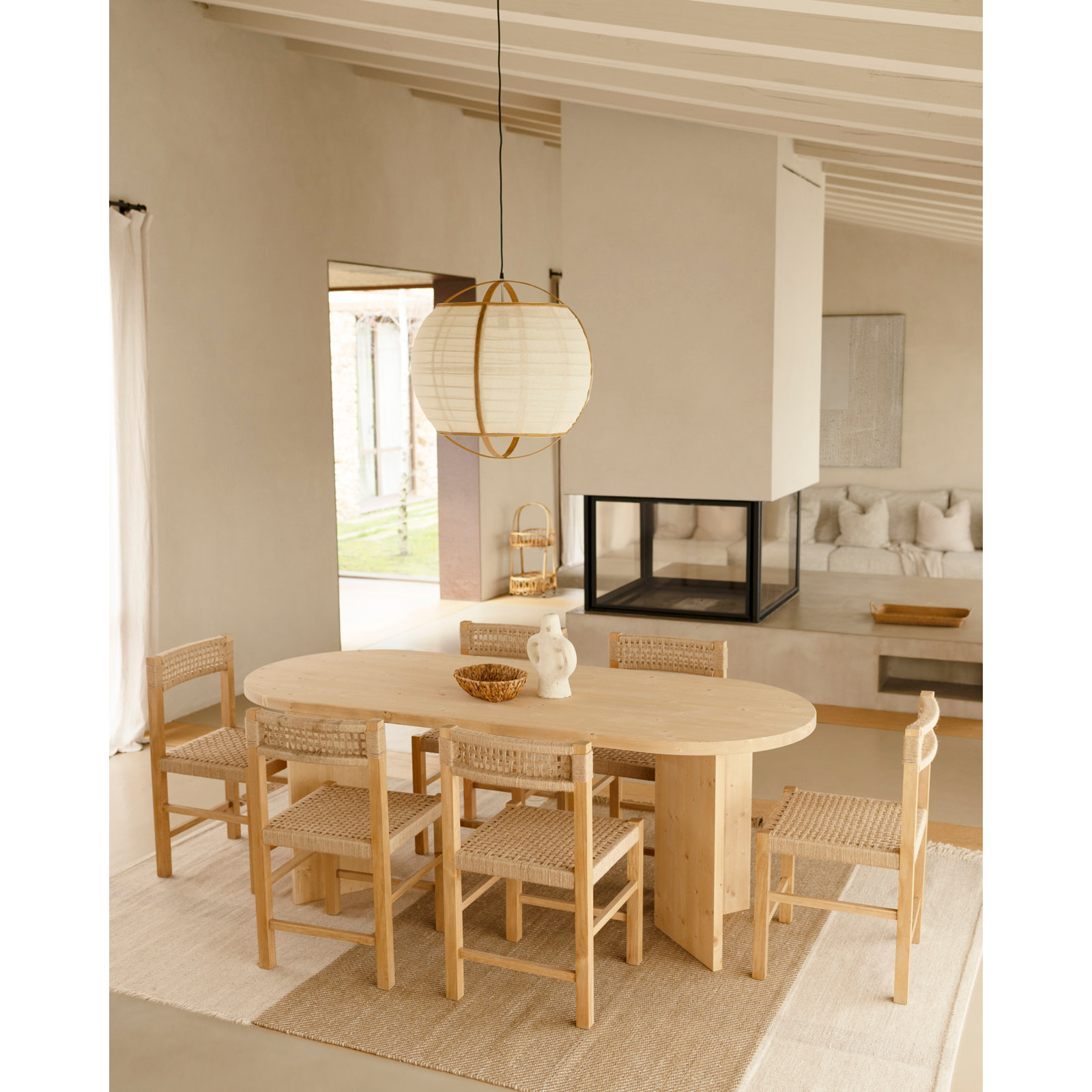 Table à manger en bois massif ton chêne moyen en différentes tailles