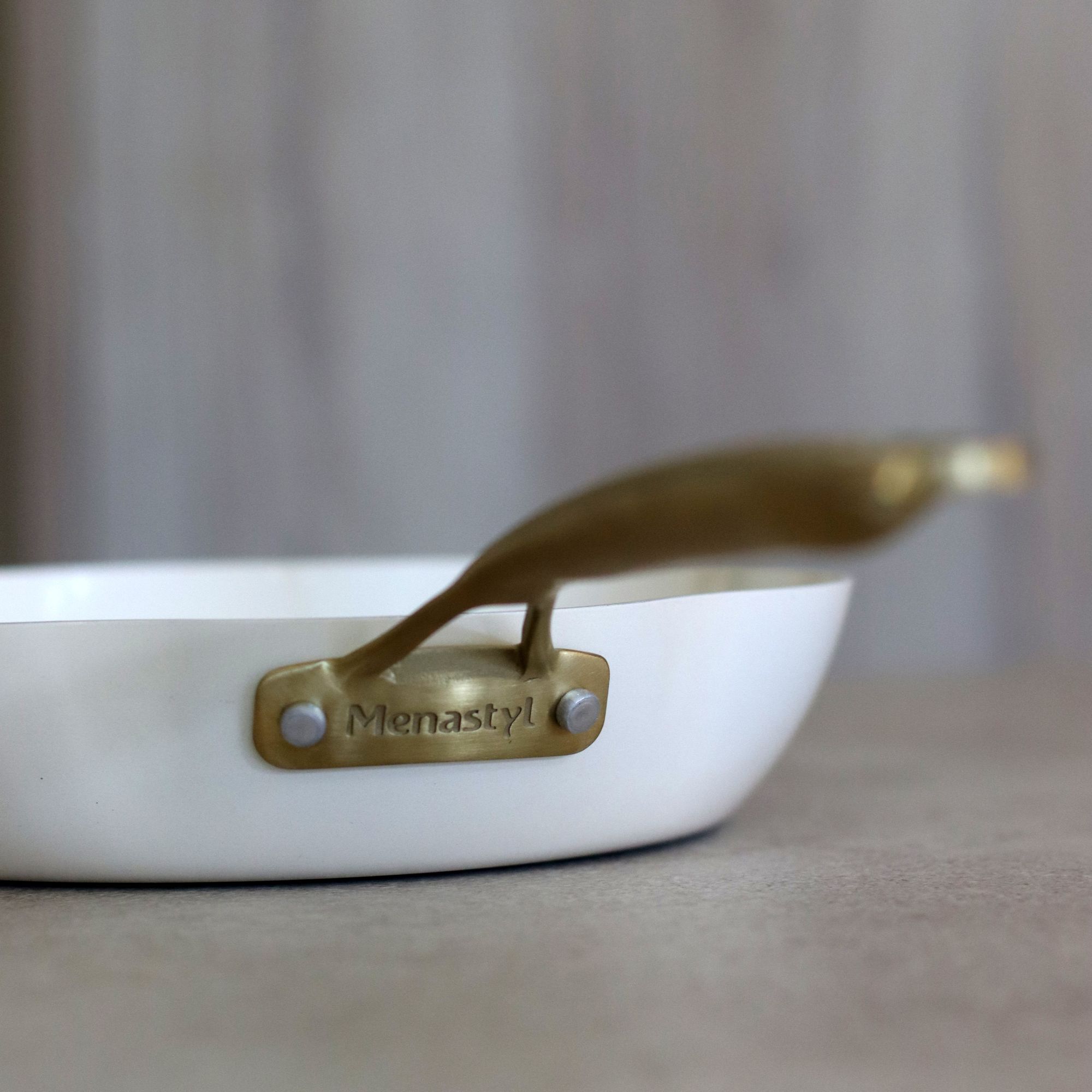 Poêle en aluminium recyclé beige 24cm en forme de fleur DAHLIA