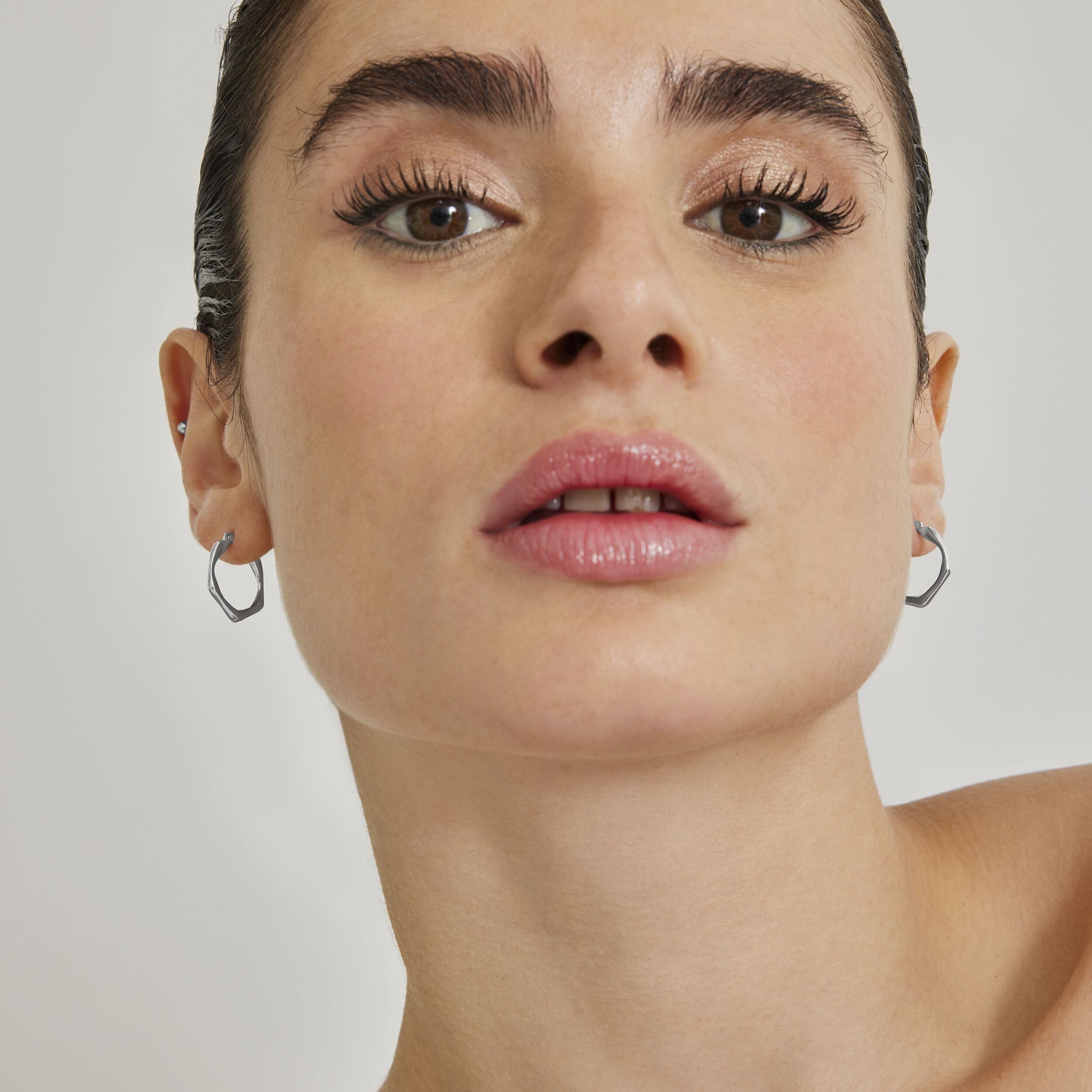 Pendientes de 13mm de diámetro acabados en rodio