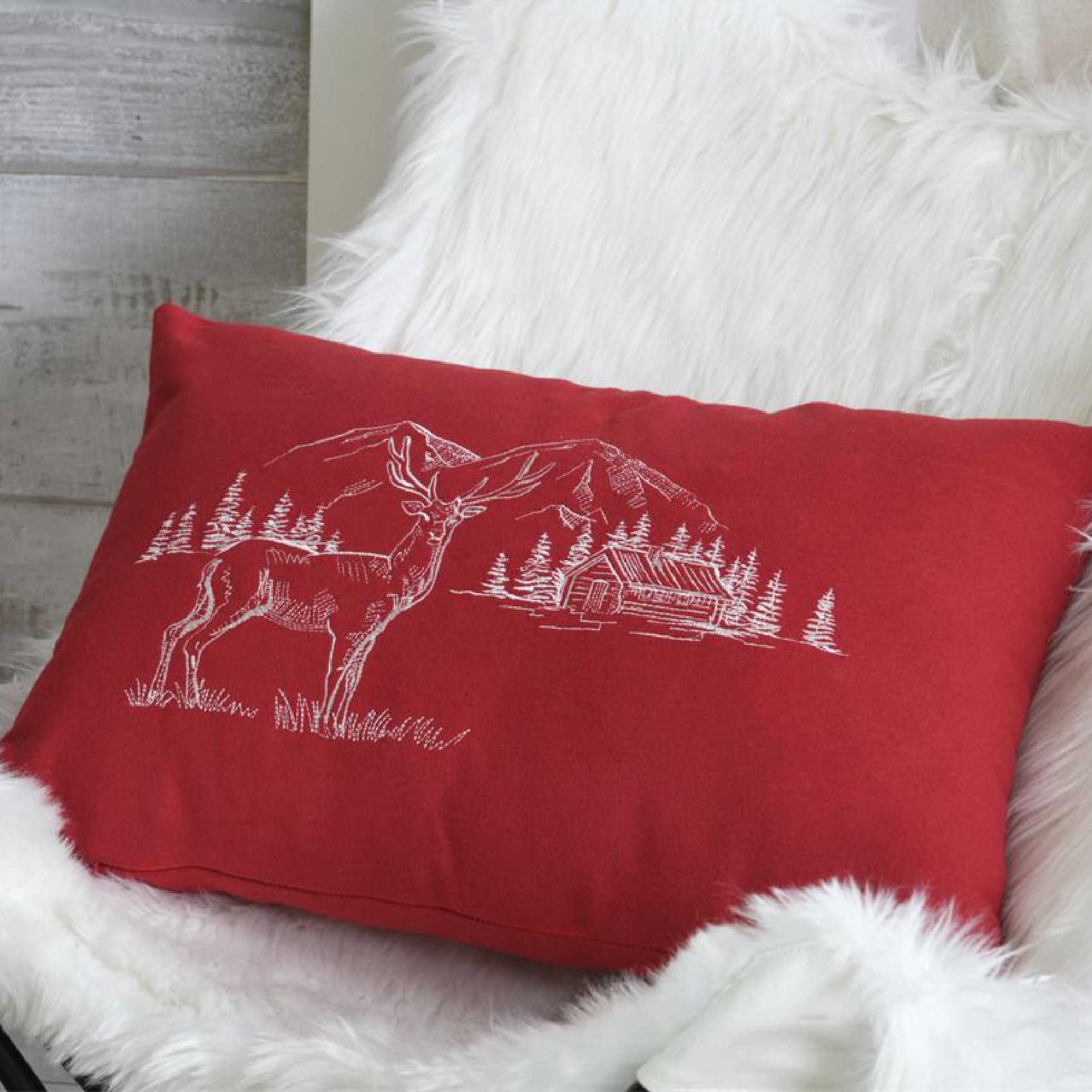 Coussin rectangulaire cerf esprit chalet brodé - Rouge