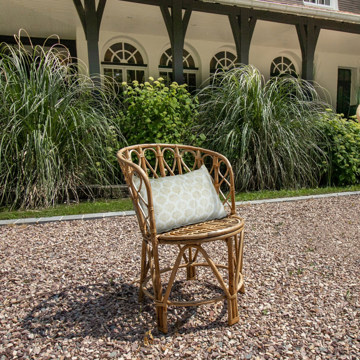 Fauteuil en rotin tressé avec coussin terracotta KATAVI