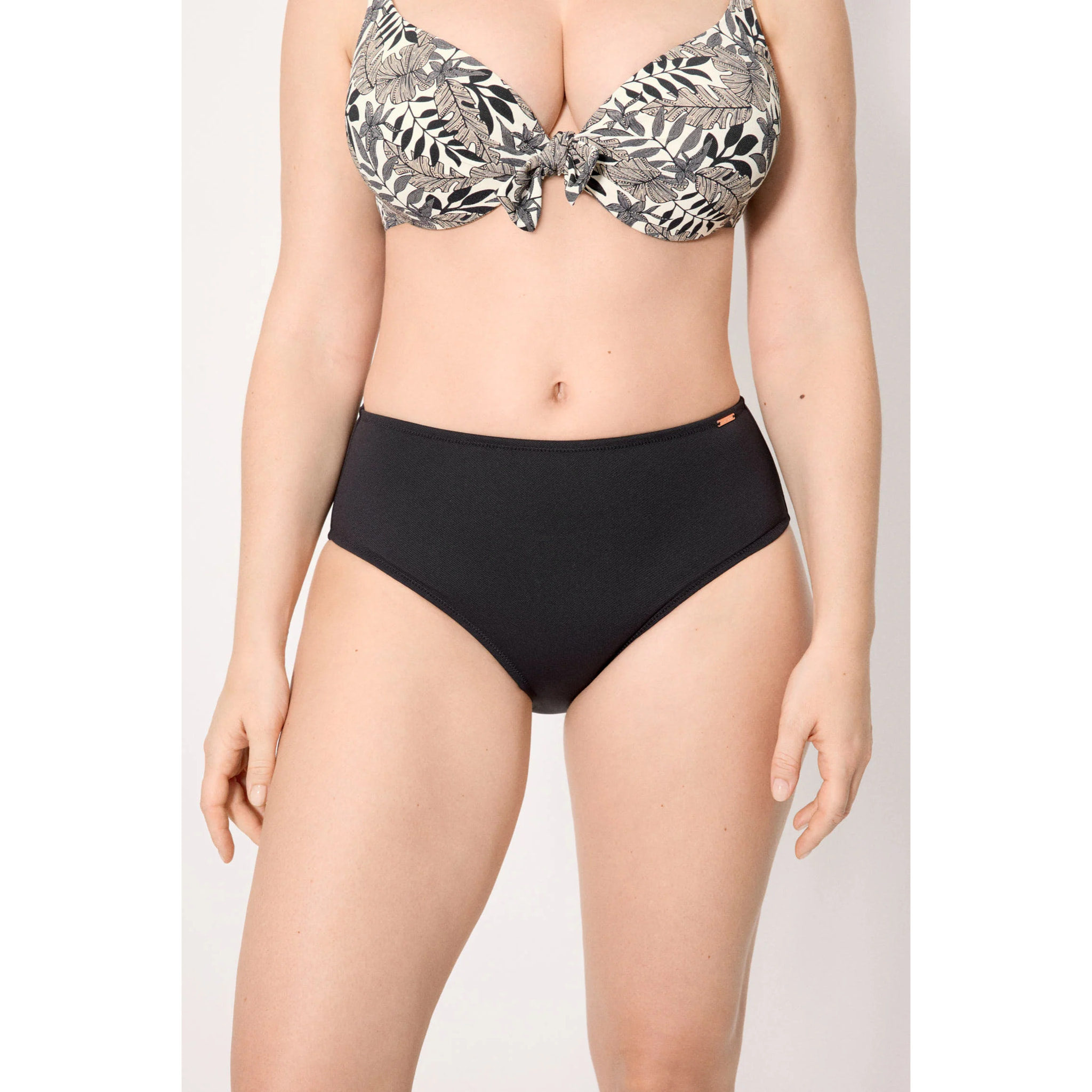 Slip bikini vita alta modellante Nero