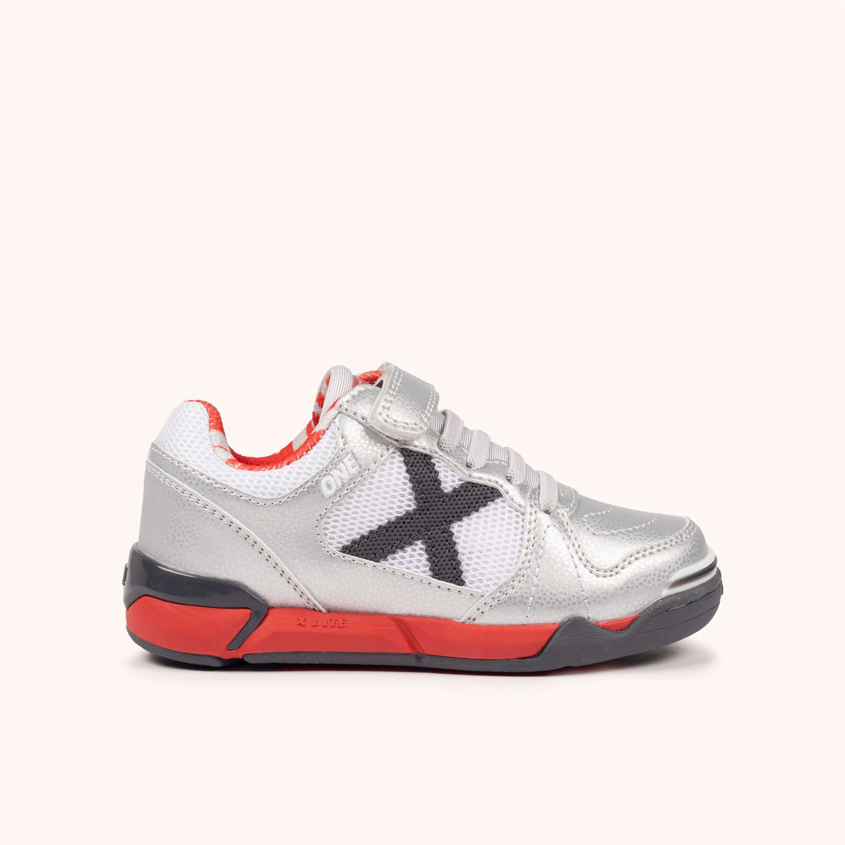 Zapatillas de fútbol sala infantiles con velcro en gris metalizado y rojo MUNICH ONE KID VCO 79