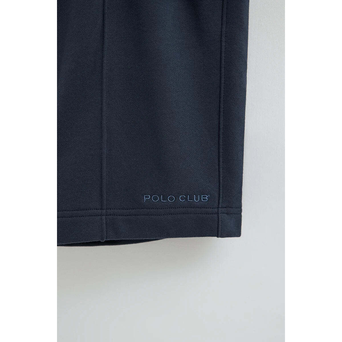 Bermuda jogger azul marino con logo Polo Club