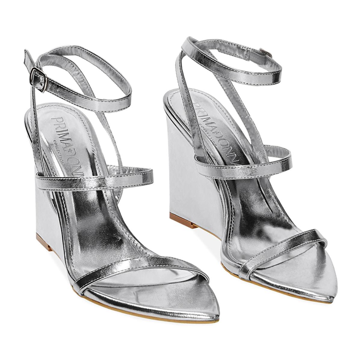 Sandalias con tacón plateado en laminado