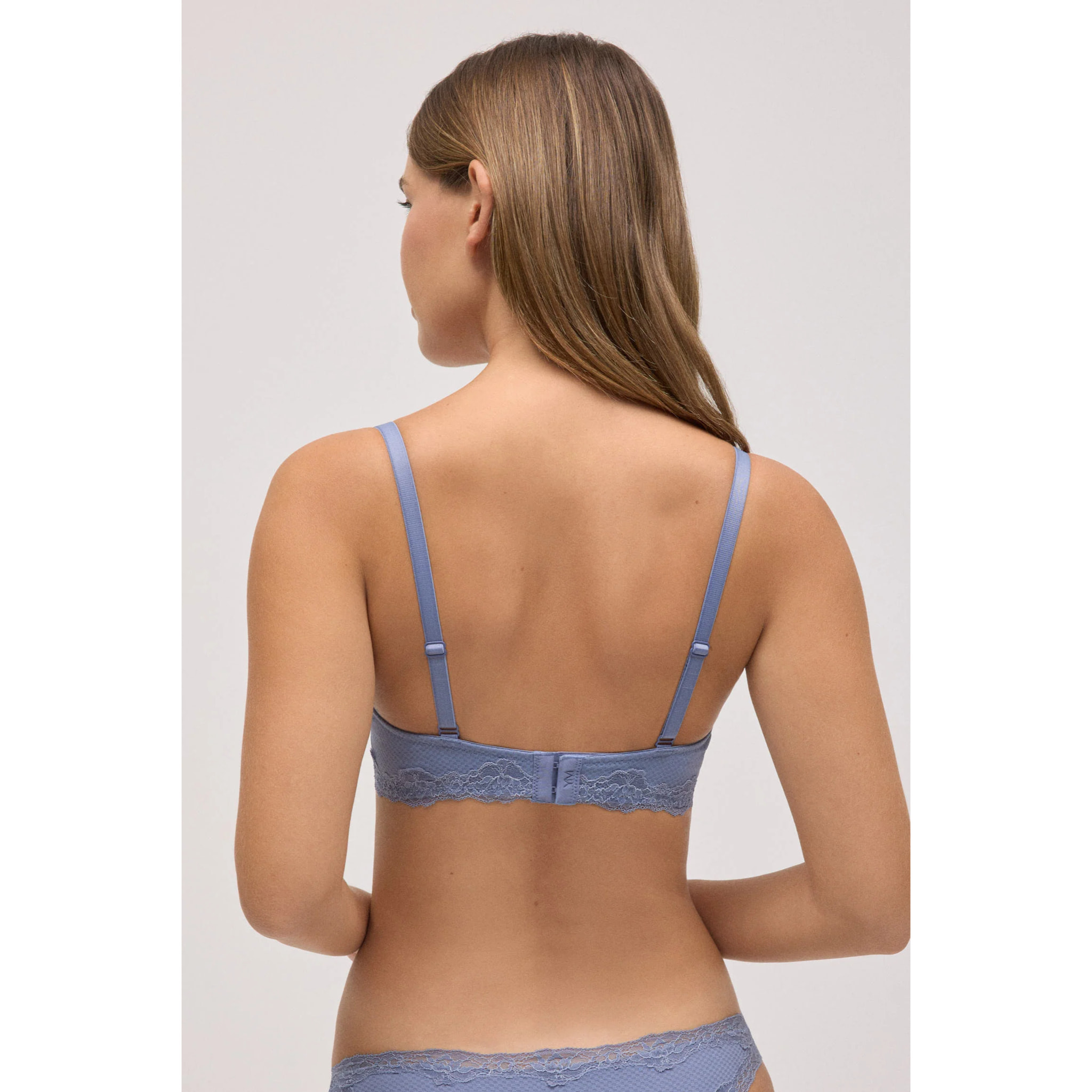Reggiseno imbottito con ferretto e pizzo blu, coppe B e C