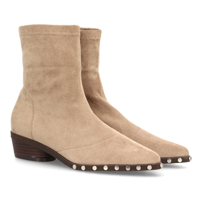 Botines de mujer con tachuelas decorativas